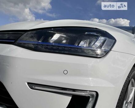 Белый Фольксваген e-Golf, объемом двигателя 0 л и пробегом 47 тыс. км за 11500 $, фото 31 на Automoto.ua