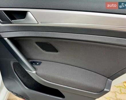 Белый Фольксваген e-Golf, объемом двигателя 0 л и пробегом 121 тыс. км за 8500 $, фото 14 на Automoto.ua