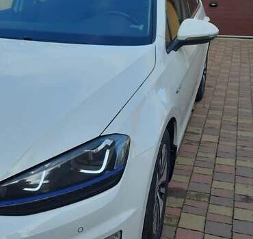 Белый Фольксваген e-Golf, объемом двигателя 0 л и пробегом 107 тыс. км за 8800 $, фото 33 на Automoto.ua
