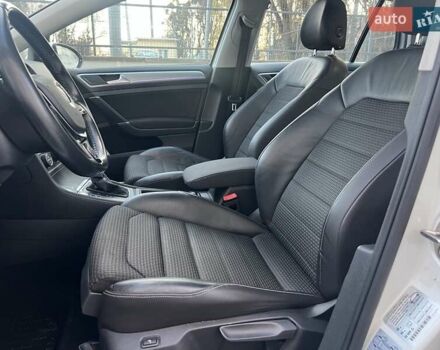 Белый Фольксваген e-Golf, объемом двигателя 0 л и пробегом 127 тыс. км за 8350 $, фото 11 на Automoto.ua