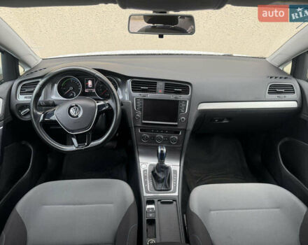 Белый Фольксваген e-Golf, объемом двигателя 0 л и пробегом 68 тыс. км за 6600 $, фото 21 на Automoto.ua