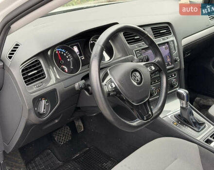 Белый Фольксваген e-Golf, объемом двигателя 0 л и пробегом 99 тыс. км за 8450 $, фото 13 на Automoto.ua