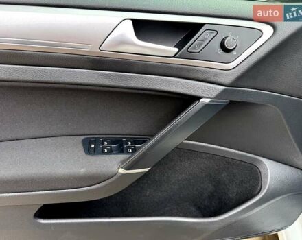 Белый Фольксваген e-Golf, объемом двигателя 0 л и пробегом 121 тыс. км за 8500 $, фото 27 на Automoto.ua