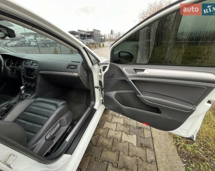 Белый Фольксваген e-Golf, объемом двигателя 0 л и пробегом 104 тыс. км за 9000 $, фото 21 на Automoto.ua