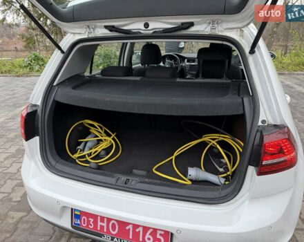Белый Фольксваген e-Golf, объемом двигателя 0 л и пробегом 99 тыс. км за 8450 $, фото 9 на Automoto.ua