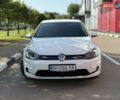 Белый Фольксваген e-Golf, объемом двигателя 0 л и пробегом 95 тыс. км за 9500 $, фото 13 на Automoto.ua