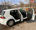 Белый Фольксваген e-Golf, объемом двигателя 0 л и пробегом 120 тыс. км за 9300 $, фото 3 на Automoto.ua