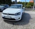 Белый Фольксваген e-Golf, объемом двигателя 0 л и пробегом 138 тыс. км за 9199 $, фото 1 на Automoto.ua