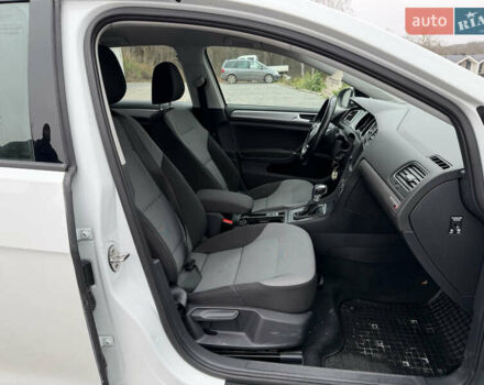 Белый Фольксваген e-Golf, объемом двигателя 0 л и пробегом 99 тыс. км за 8450 $, фото 19 на Automoto.ua