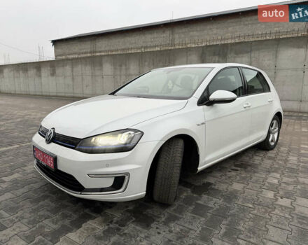 Белый Фольксваген e-Golf, объемом двигателя 0 л и пробегом 99 тыс. км за 8450 $, фото 6 на Automoto.ua