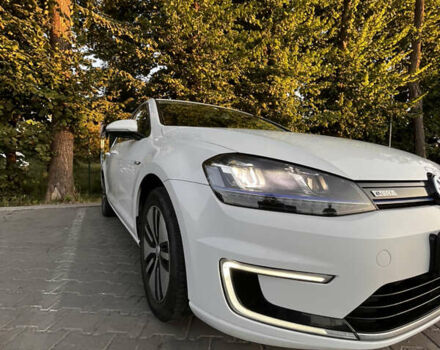 Белый Фольксваген e-Golf, объемом двигателя 0 л и пробегом 151 тыс. км за 8100 $, фото 2 на Automoto.ua