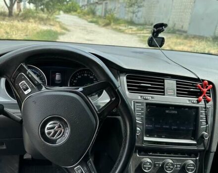 Белый Фольксваген e-Golf, объемом двигателя 0 л и пробегом 118 тыс. км за 10500 $, фото 8 на Automoto.ua