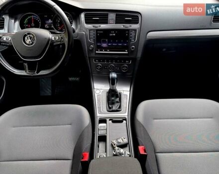 Белый Фольксваген e-Golf, объемом двигателя 0 л и пробегом 121 тыс. км за 8500 $, фото 16 на Automoto.ua