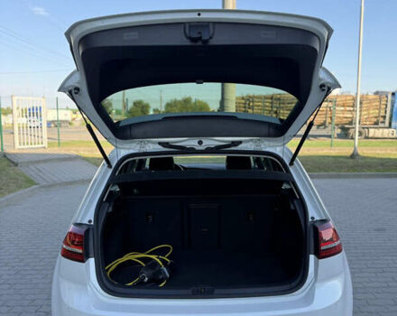 Белый Фольксваген e-Golf, объемом двигателя 0 л и пробегом 106 тыс. км за 7600 $, фото 6 на Automoto.ua