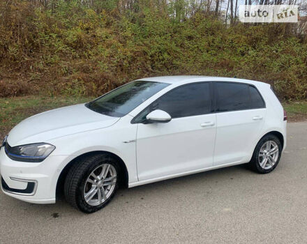 Белый Фольксваген e-Golf, объемом двигателя 0 л и пробегом 80 тыс. км за 11500 $, фото 1 на Automoto.ua