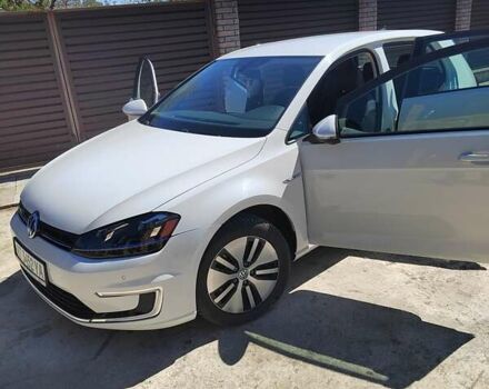 Белый Фольксваген e-Golf, объемом двигателя 0 л и пробегом 78 тыс. км за 10000 $, фото 13 на Automoto.ua