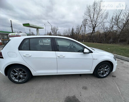 Белый Фольксваген e-Golf, объемом двигателя 0 л и пробегом 128 тыс. км за 11900 $, фото 10 на Automoto.ua