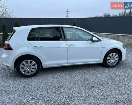 Белый Фольксваген e-Golf, объемом двигателя 0 л и пробегом 161 тыс. км за 7750 $, фото 1 на Automoto.ua