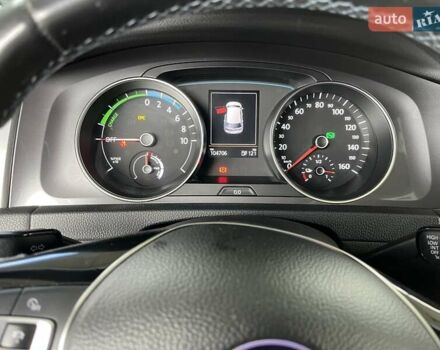 Белый Фольксваген e-Golf, объемом двигателя 0 л и пробегом 105 тыс. км за 12300 $, фото 23 на Automoto.ua