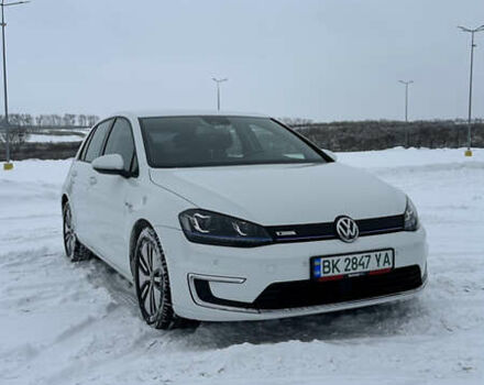 Белый Фольксваген e-Golf, объемом двигателя 0 л и пробегом 132 тыс. км за 8399 $, фото 2 на Automoto.ua