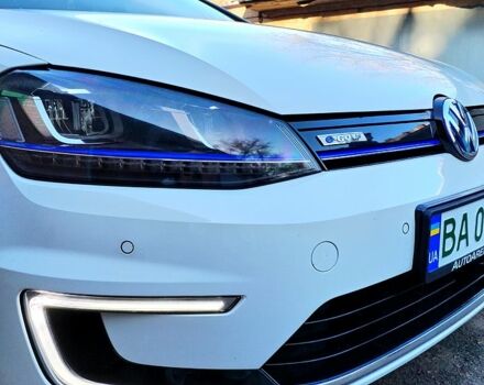 Белый Фольксваген e-Golf, объемом двигателя 0 л и пробегом 108 тыс. км за 10000 $, фото 3 на Automoto.ua