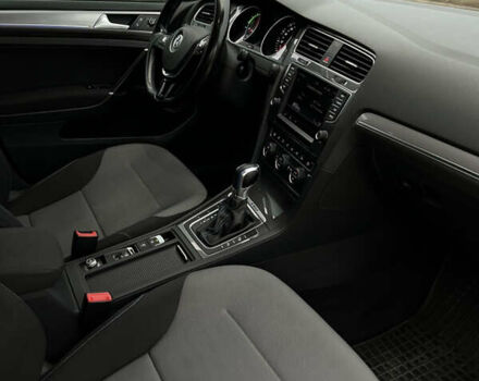 Белый Фольксваген e-Golf, объемом двигателя 0 л и пробегом 110 тыс. км за 8490 $, фото 39 на Automoto.ua