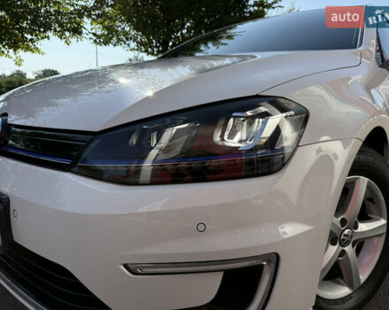 Белый Фольксваген e-Golf, объемом двигателя 0 л и пробегом 95 тыс. км за 9500 $, фото 18 на Automoto.ua