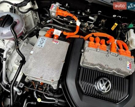 Белый Фольксваген e-Golf, объемом двигателя 0 л и пробегом 121 тыс. км за 8500 $, фото 35 на Automoto.ua
