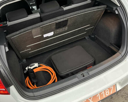 Белый Фольксваген e-Golf, объемом двигателя 0 л и пробегом 126 тыс. км за 8550 $, фото 11 на Automoto.ua
