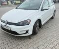 Белый Фольксваген e-Golf, объемом двигателя 0 л и пробегом 106 тыс. км за 10000 $, фото 1 на Automoto.ua