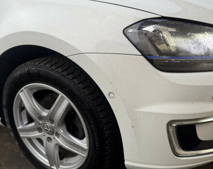 Белый Фольксваген e-Golf, объемом двигателя 0 л и пробегом 68 тыс. км за 6600 $, фото 8 на Automoto.ua