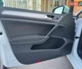 Белый Фольксваген e-Golf, объемом двигателя 0 л и пробегом 98 тыс. км за 8550 $, фото 35 на Automoto.ua
