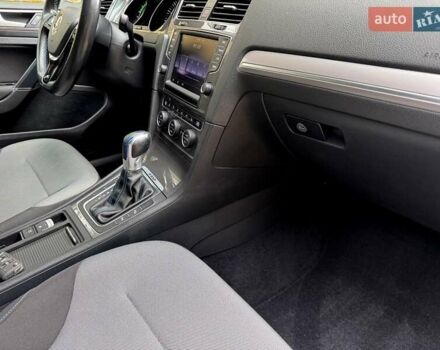 Белый Фольксваген e-Golf, объемом двигателя 0 л и пробегом 121 тыс. км за 8500 $, фото 22 на Automoto.ua