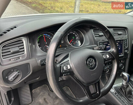 Белый Фольксваген e-Golf, объемом двигателя 0 л и пробегом 104 тыс. км за 9000 $, фото 16 на Automoto.ua