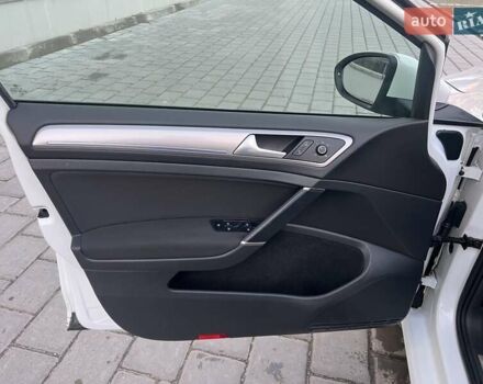 Белый Фольксваген e-Golf, объемом двигателя 0 л и пробегом 127 тыс. км за 8350 $, фото 12 на Automoto.ua