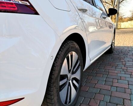 Белый Фольксваген e-Golf, объемом двигателя 0 л и пробегом 108 тыс. км за 10000 $, фото 8 на Automoto.ua