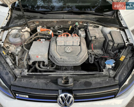 Белый Фольксваген e-Golf, объемом двигателя 0 л и пробегом 151 тыс. км за 8100 $, фото 34 на Automoto.ua