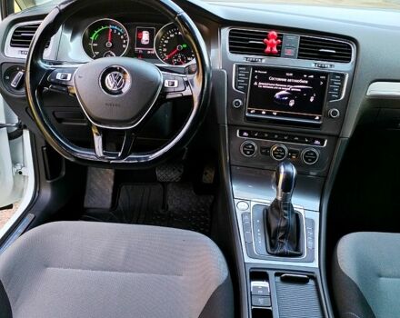Белый Фольксваген e-Golf, объемом двигателя 0 л и пробегом 108 тыс. км за 10000 $, фото 7 на Automoto.ua