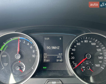 Белый Фольксваген e-Golf, объемом двигателя 0 л и пробегом 92 тыс. км за 9500 $, фото 54 на Automoto.ua
