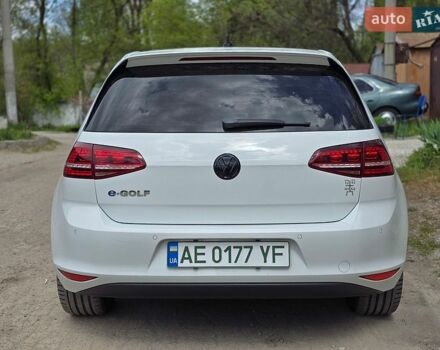 Белый Фольксваген e-Golf, объемом двигателя 0 л и пробегом 130 тыс. км за 10200 $, фото 22 на Automoto.ua
