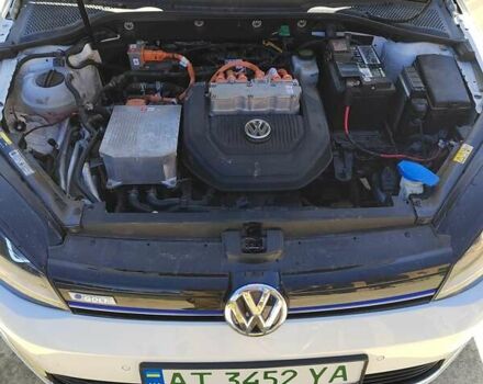 Белый Фольксваген e-Golf, объемом двигателя 0 л и пробегом 78 тыс. км за 10000 $, фото 23 на Automoto.ua