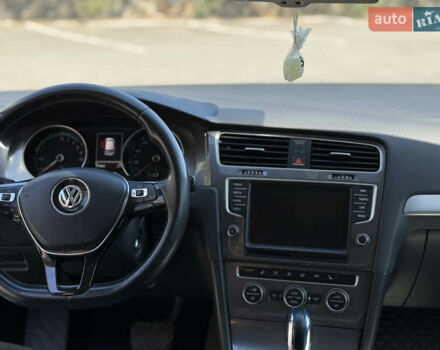 Белый Фольксваген e-Golf, объемом двигателя 0 л и пробегом 170 тыс. км за 8800 $, фото 14 на Automoto.ua