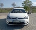 Белый Фольксваген e-Golf, объемом двигателя 0 л и пробегом 140 тыс. км за 8444 $, фото 7 на Automoto.ua