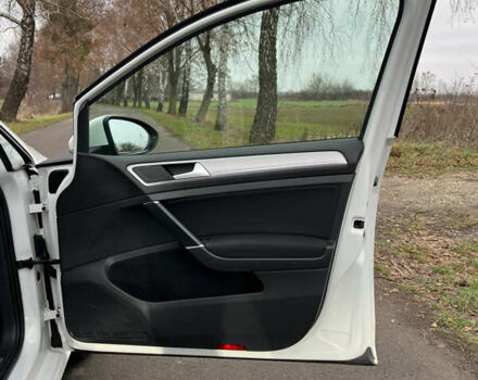 Белый Фольксваген e-Golf, объемом двигателя 0 л и пробегом 126 тыс. км за 8550 $, фото 18 на Automoto.ua