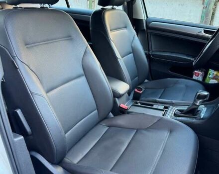 Белый Фольксваген e-Golf, объемом двигателя 0 л и пробегом 78 тыс. км за 10000 $, фото 11 на Automoto.ua