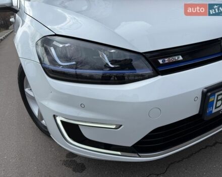 Білий Фольксваген e-Golf, об'ємом двигуна 0 л та пробігом 96 тис. км за 9500 $, фото 5 на Automoto.ua