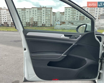 Белый Фольксваген e-Golf, объемом двигателя 0 л и пробегом 92 тыс. км за 9500 $, фото 29 на Automoto.ua