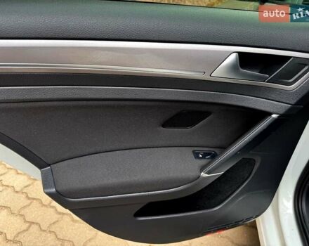 Белый Фольксваген e-Golf, объемом двигателя 0 л и пробегом 121 тыс. км за 8500 $, фото 12 на Automoto.ua