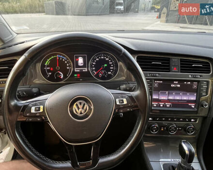 Белый Фольксваген e-Golf, объемом двигателя 0 л и пробегом 151 тыс. км за 8100 $, фото 23 на Automoto.ua