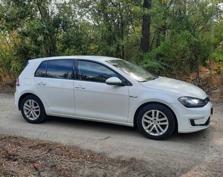 Фольксваген e-Golf 2014 в Кропивницком (Кировограде) на Automoto.ua Белый Фольксваген e-Golf, объемом двигателя 0 л и пробегом 97 тыс. км за 9300 $, фото 3 на Automoto.ua